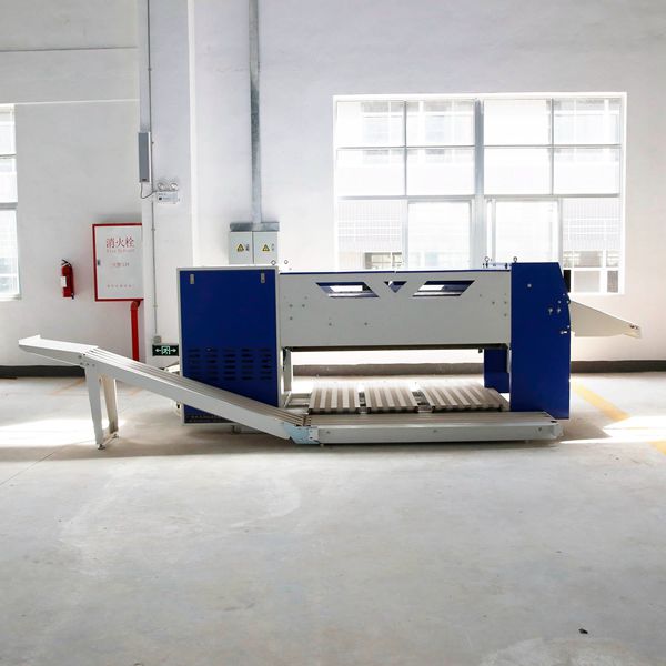 
		毛巾折叠机
	(图1)